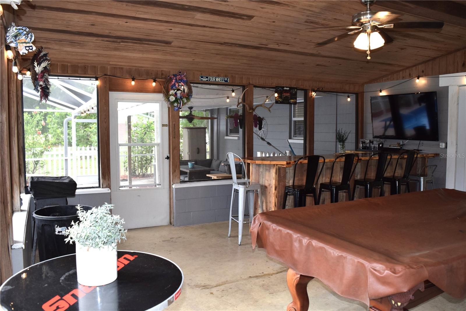 Listing photo id 34 for 12217 Victor Lane