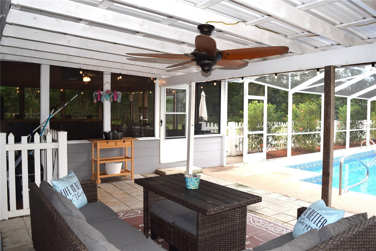 Listing photo id 37 for 12217 Victor Lane