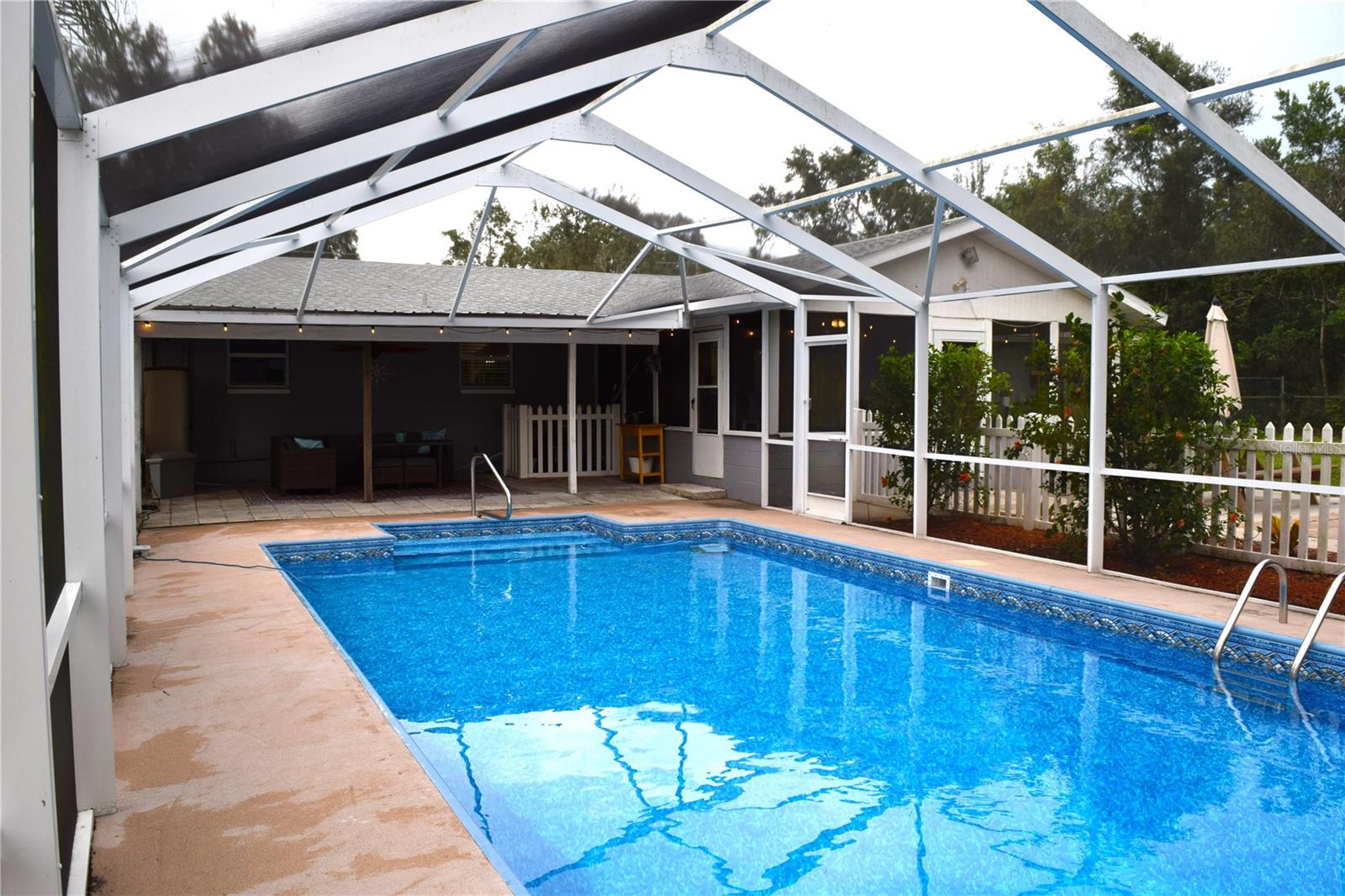 Listing photo id 38 for 12217 Victor Lane