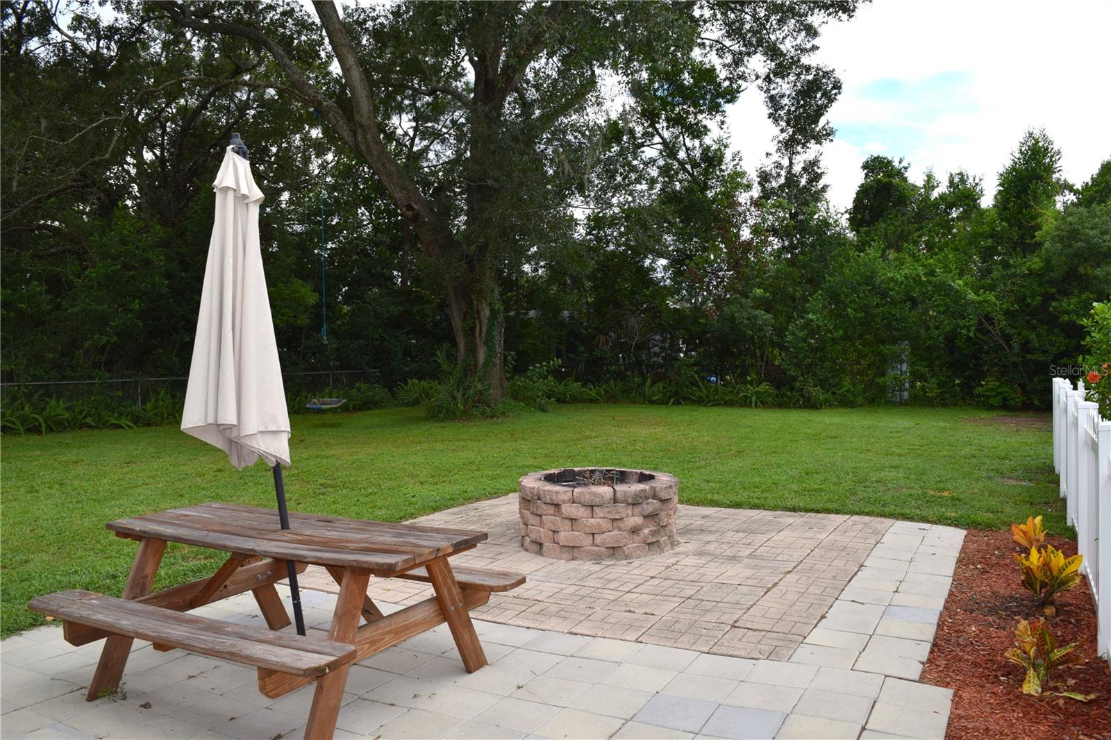 Listing photo id 41 for 12217 Victor Lane