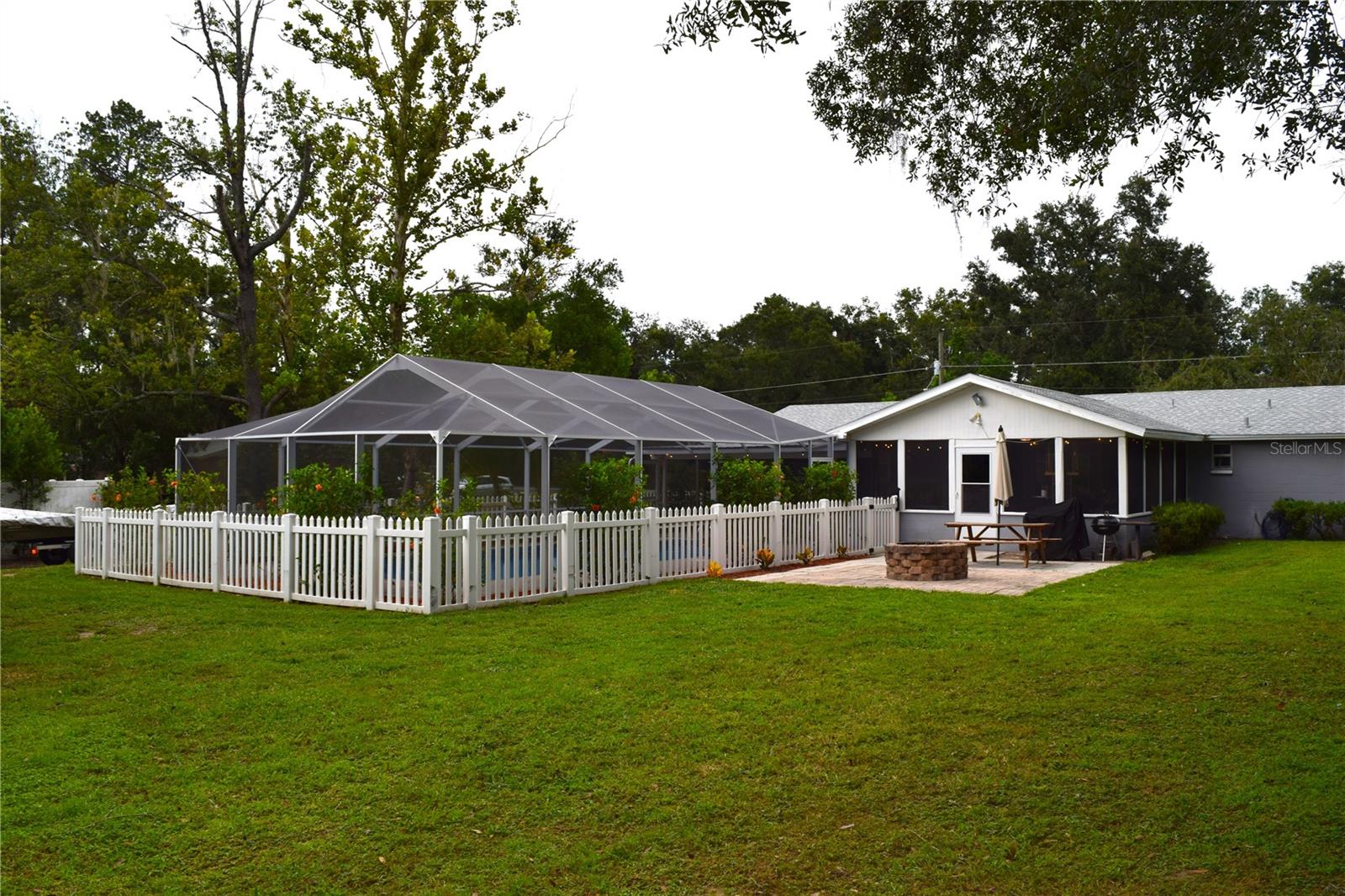 Listing photo id 43 for 12217 Victor Lane