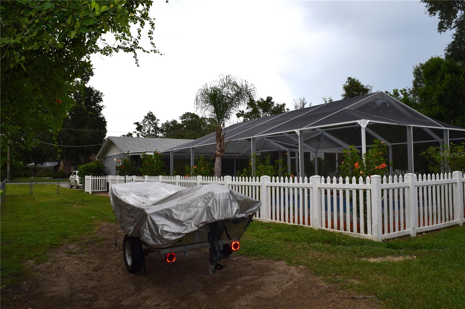 Listing photo id 45 for 12217 Victor Lane