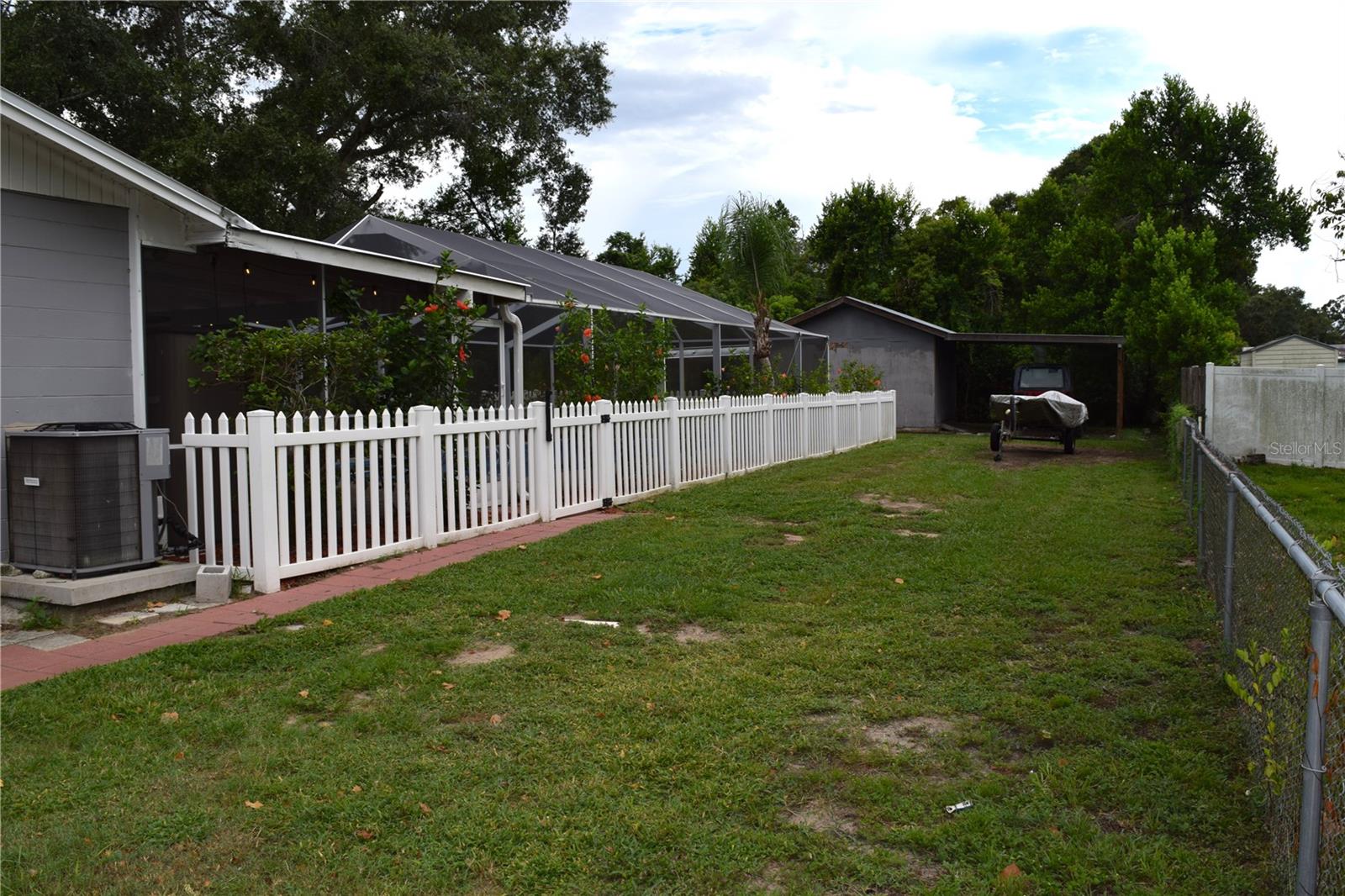 Listing photo id 47 for 12217 Victor Lane