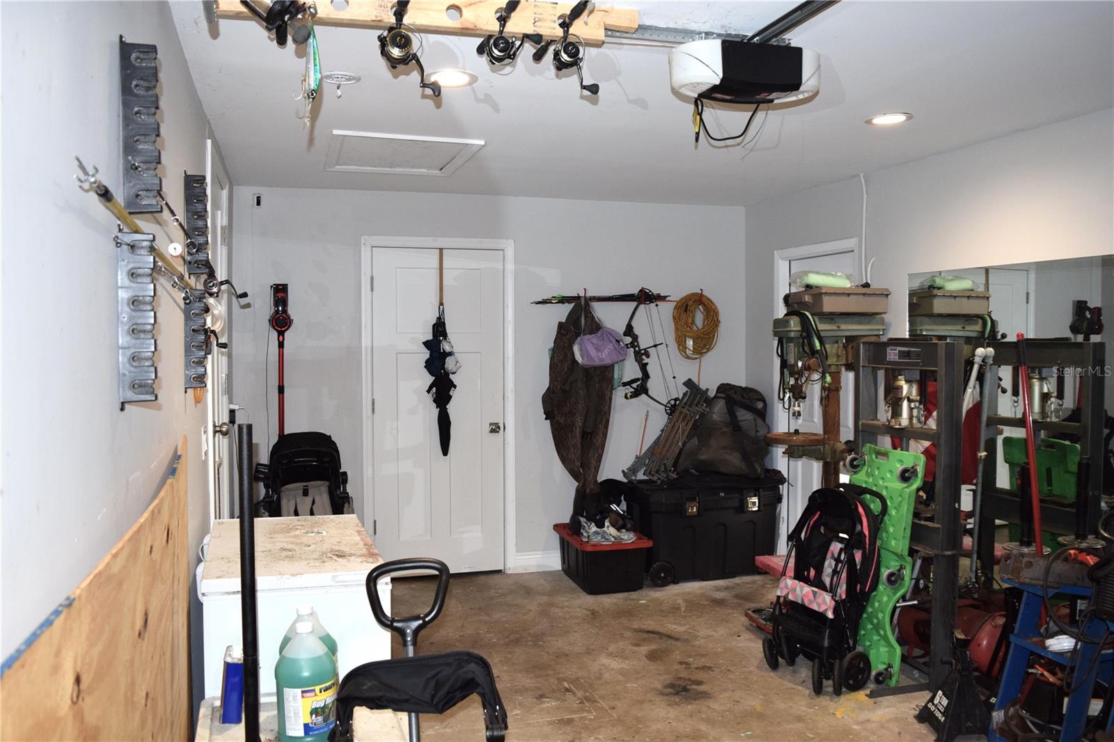 Listing photo id 51 for 12217 Victor Lane