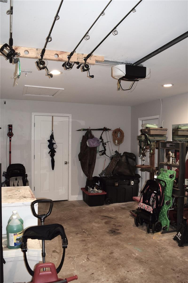 Listing photo id 52 for 12217 Victor Lane