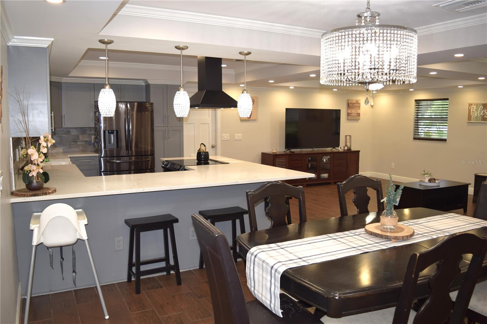 Listing photo id 4 for 12217 Victor Lane