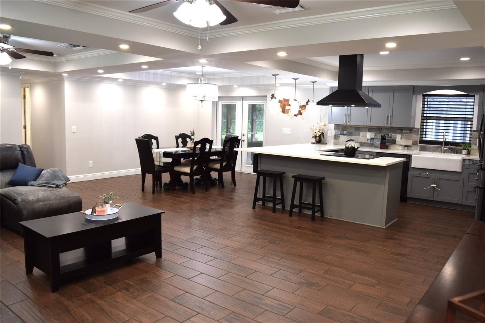 Listing photo id 5 for 12217 Victor Lane