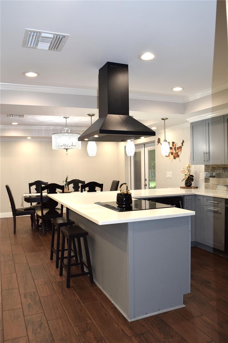 Listing photo id 6 for 12217 Victor Lane