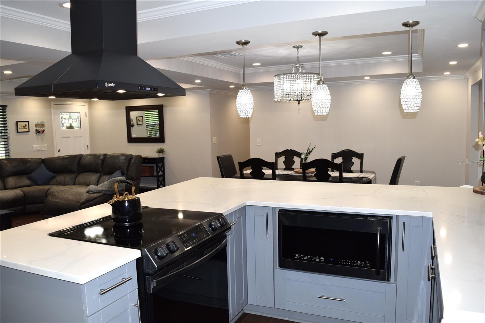Listing photo id 7 for 12217 Victor Lane