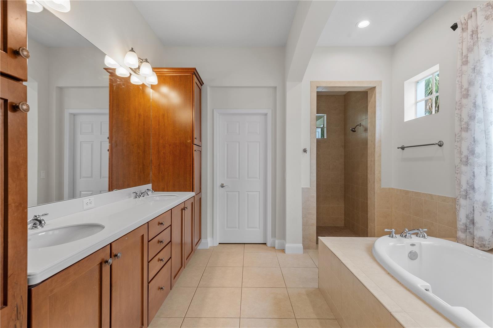 Image 20 of 64 For 5909 Churchside Drive