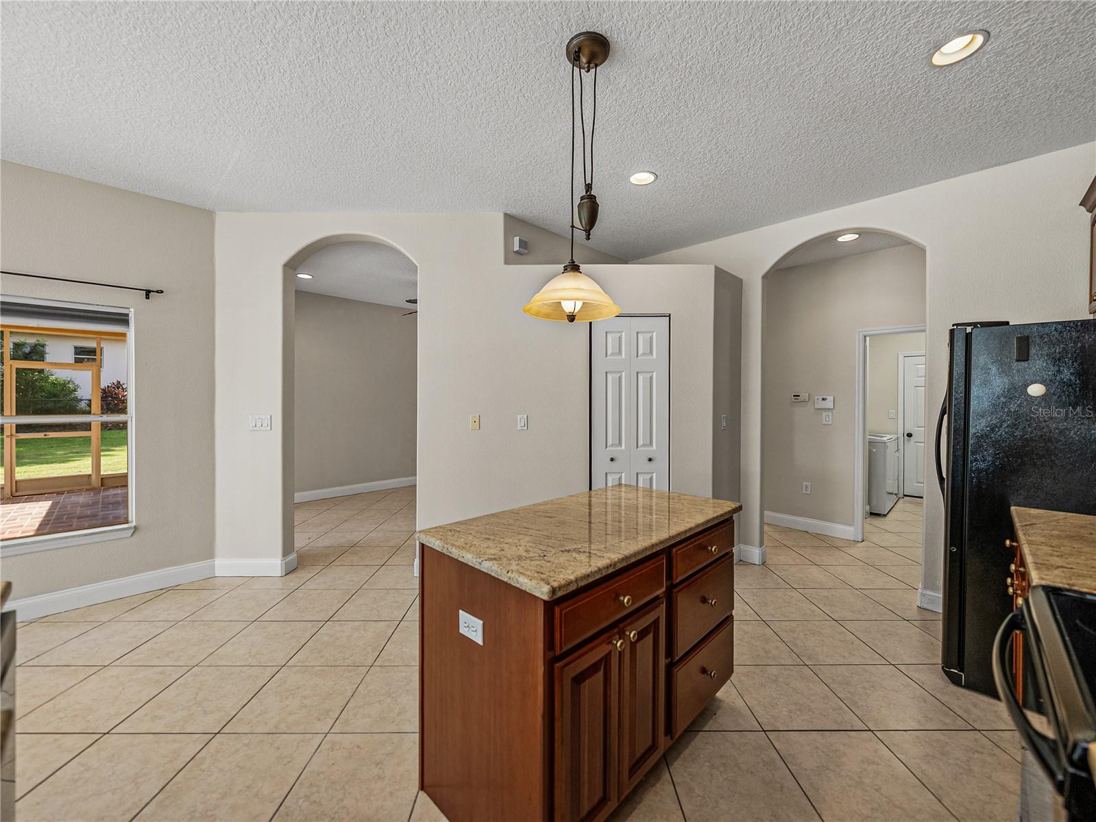 Listing photo id 13 for 11544 Arlhuna Way