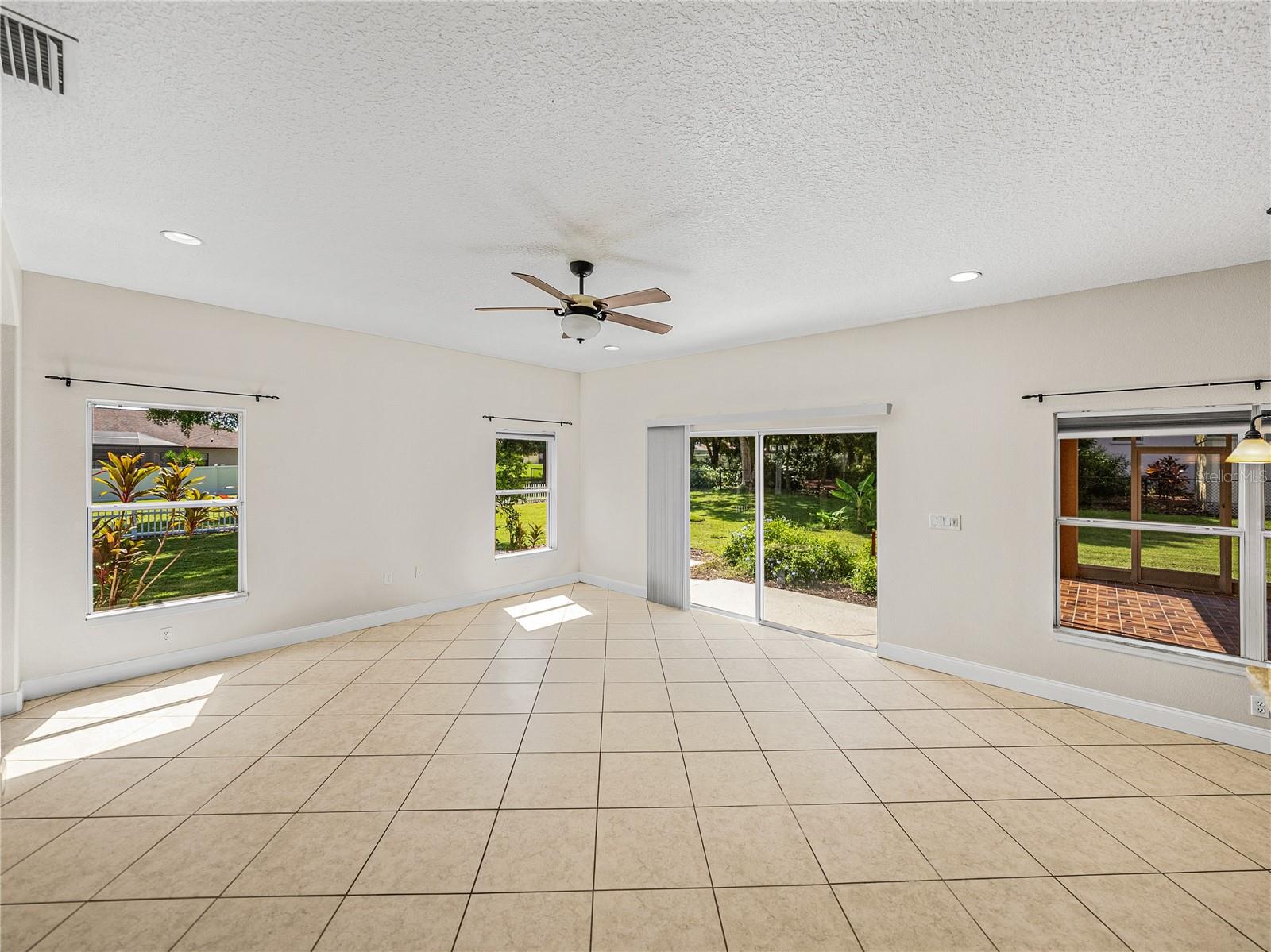 Listing photo id 19 for 11544 Arlhuna Way