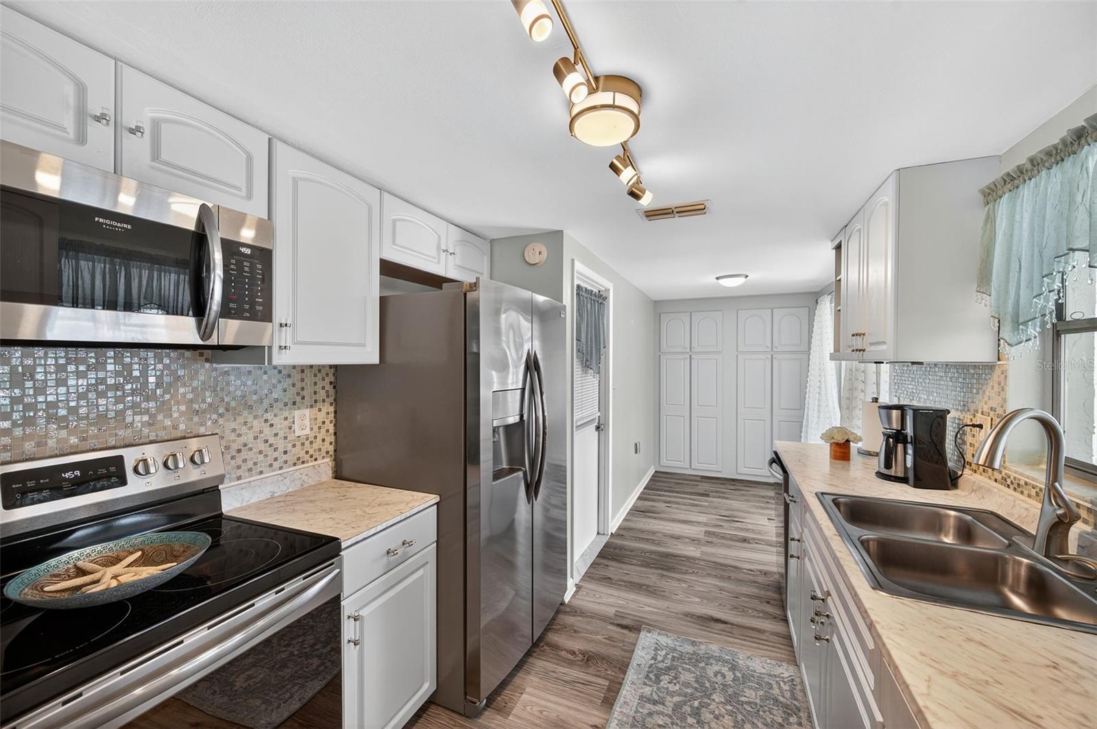 Image 9 of 30 For 7213 Isle Drive