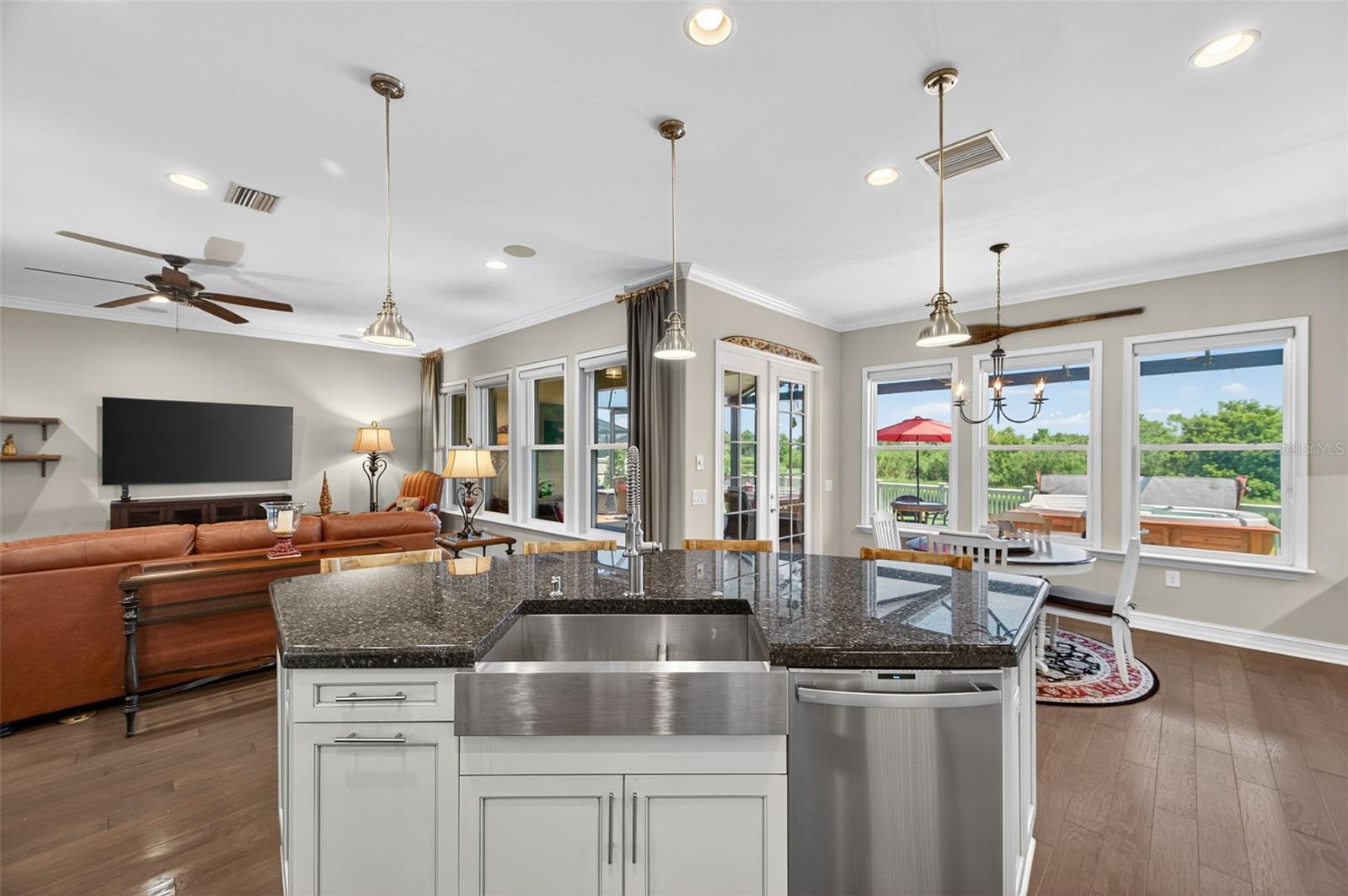 Listing photo id 11 for 4446 Ortona Lane