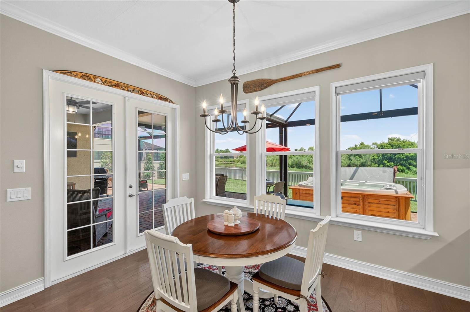 Listing photo id 15 for 4446 Ortona Lane