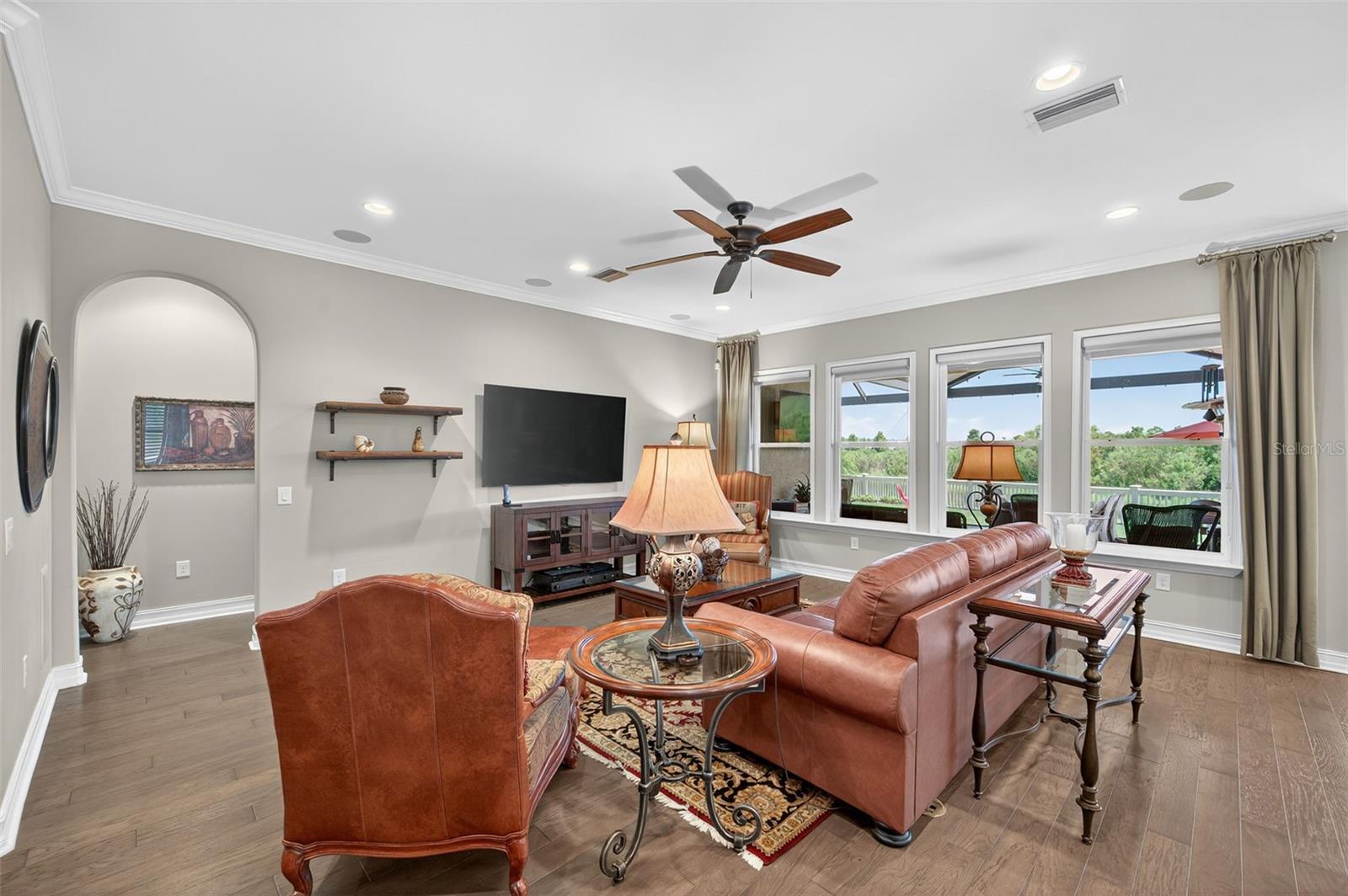 Listing photo id 17 for 4446 Ortona Lane