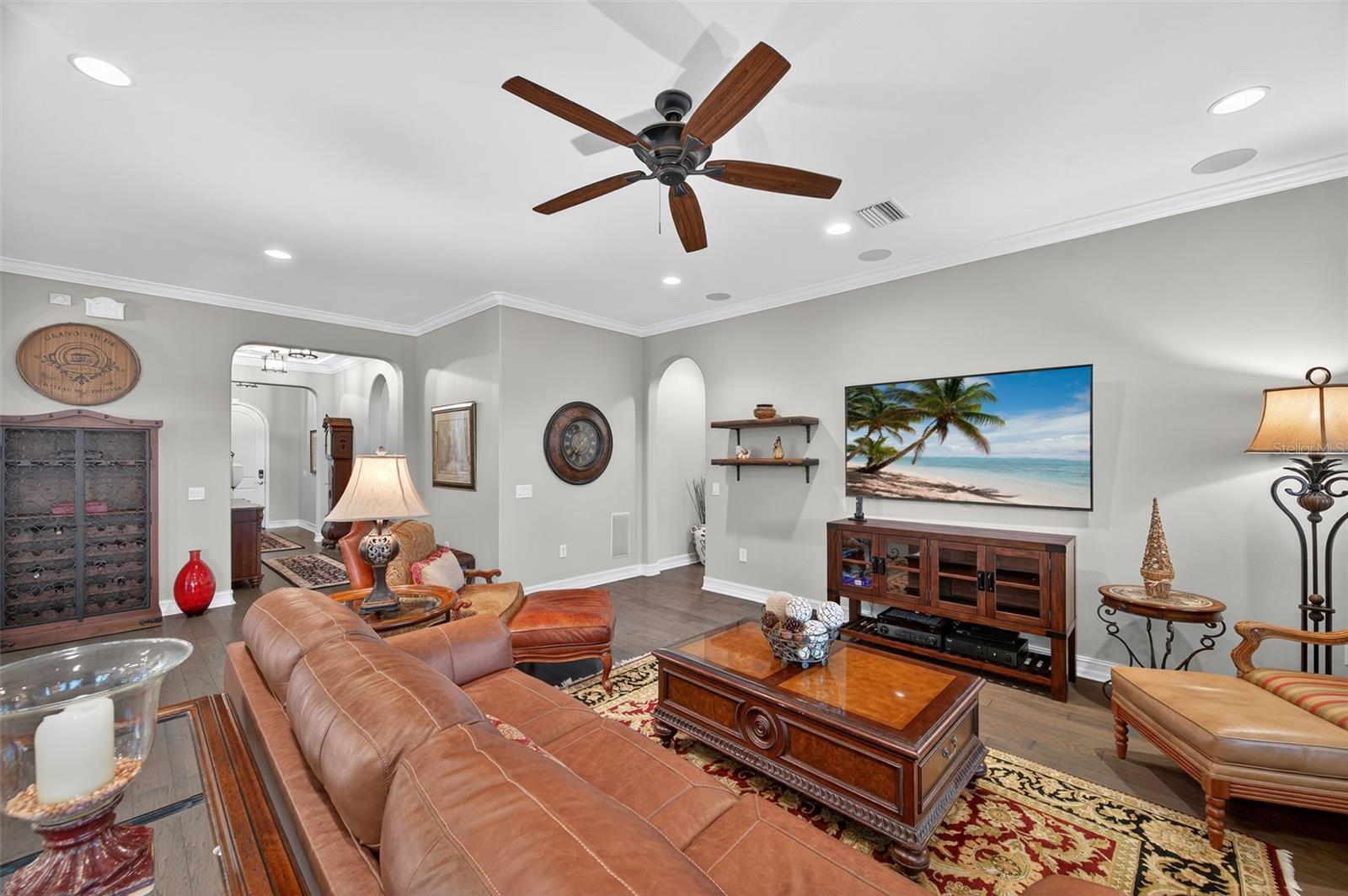 Listing photo id 18 for 4446 Ortona Lane