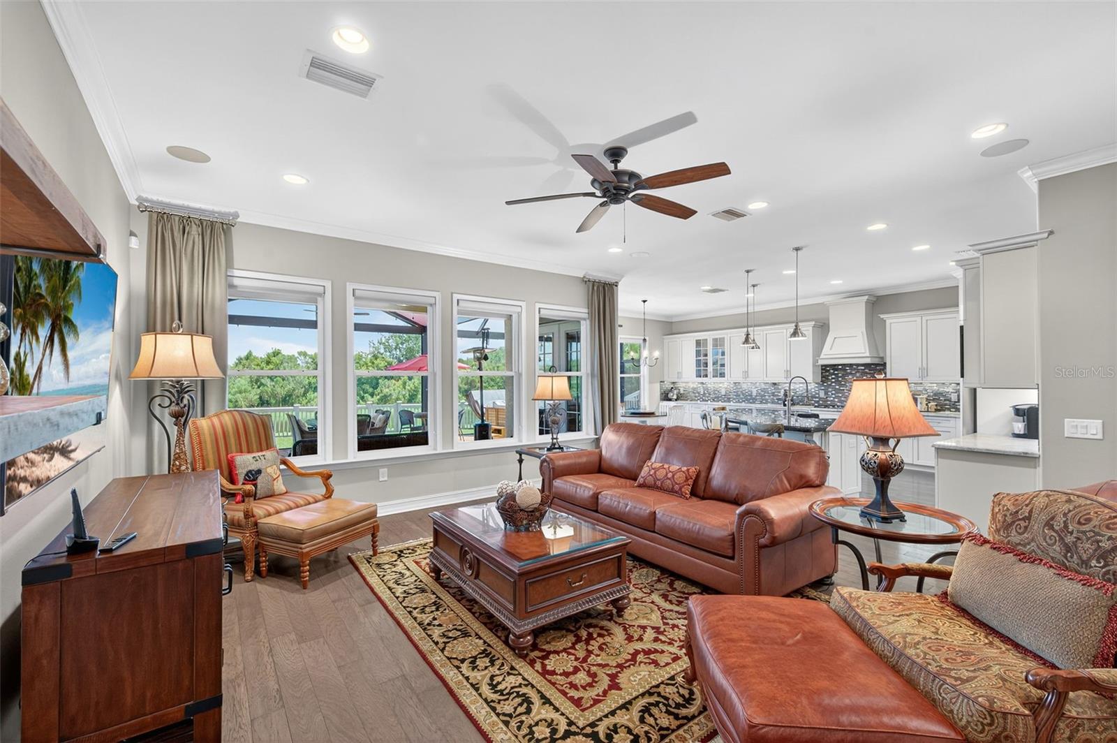 Listing photo id 19 for 4446 Ortona Lane