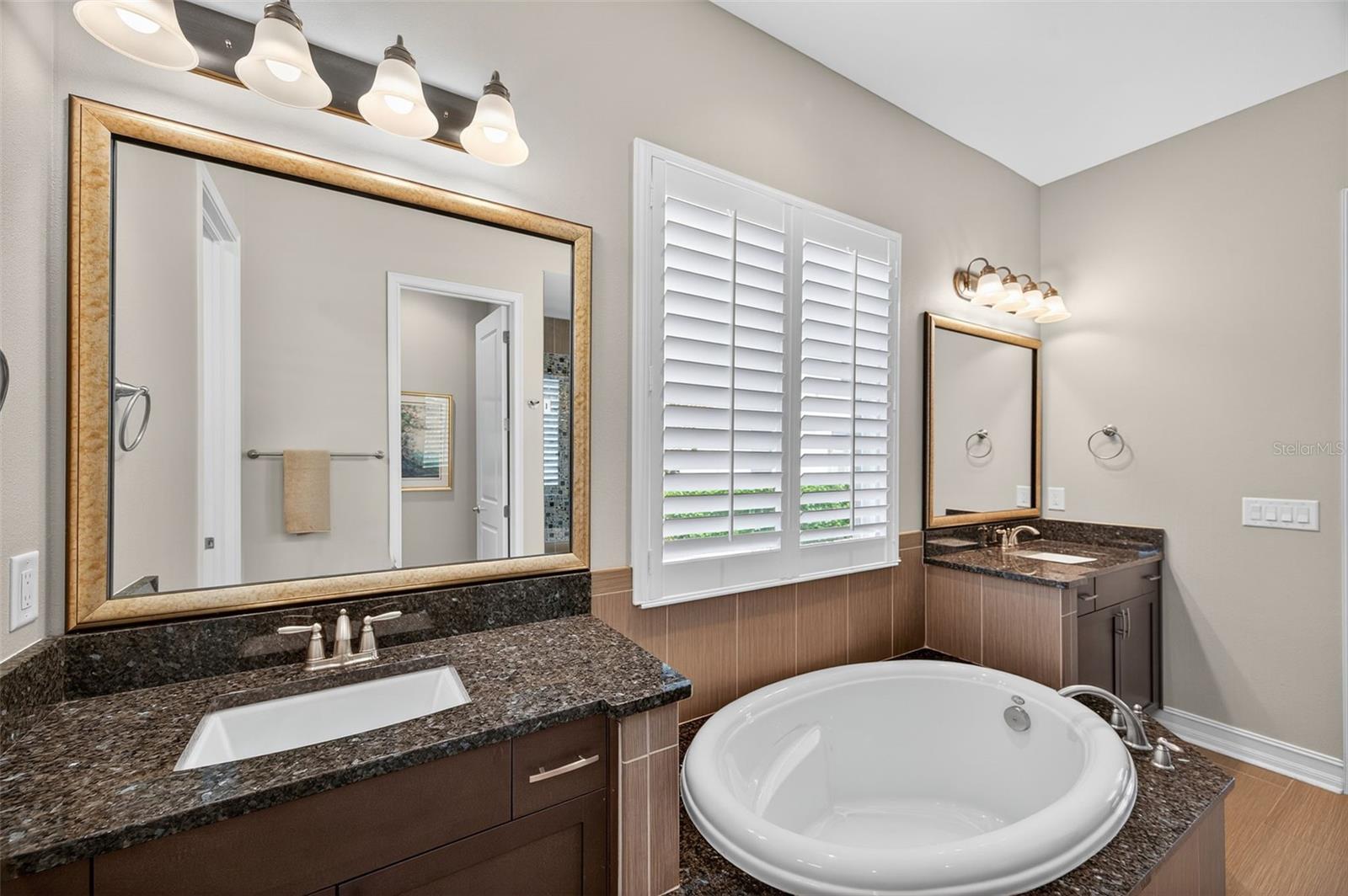 Listing photo id 31 for 4446 Ortona Lane