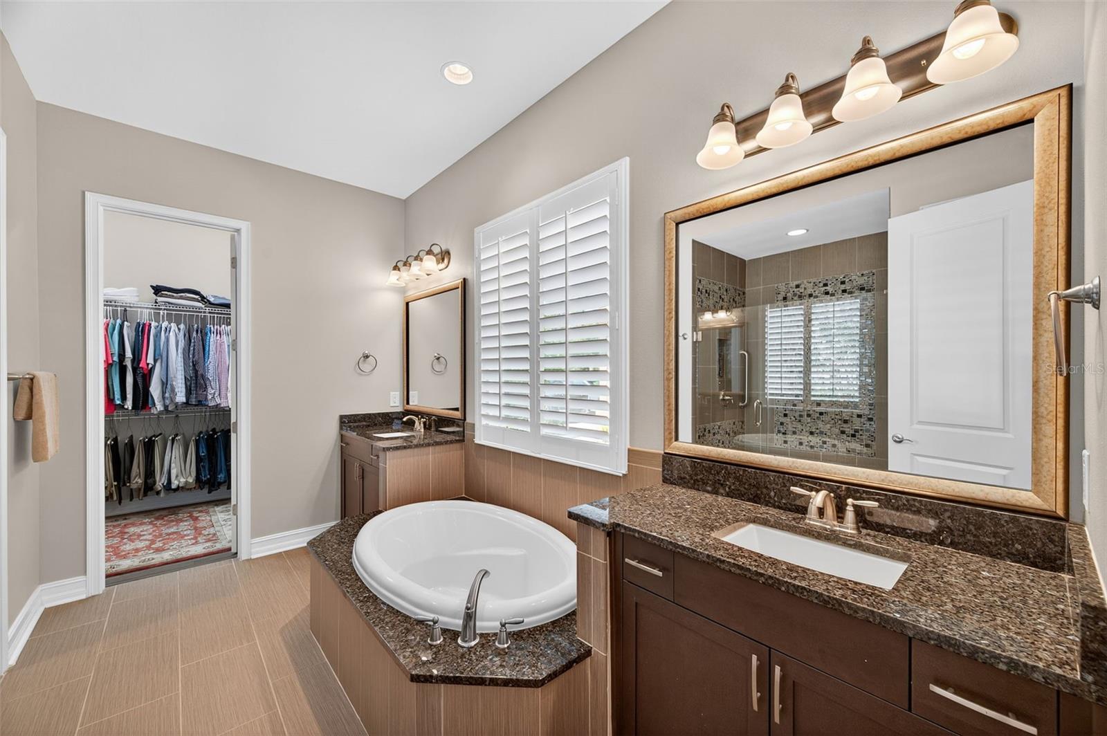 Listing photo id 32 for 4446 Ortona Lane