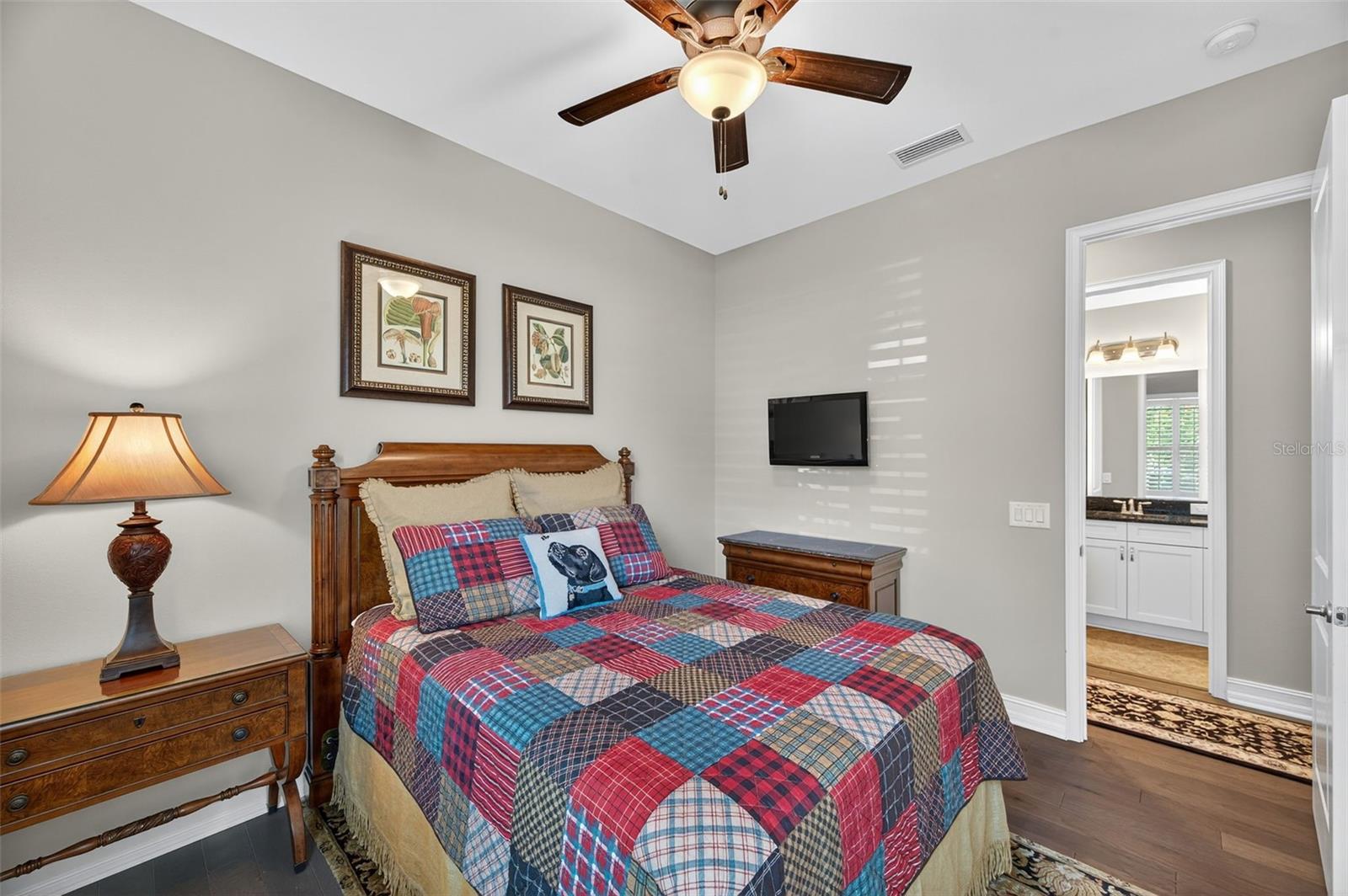 Listing photo id 40 for 4446 Ortona Lane