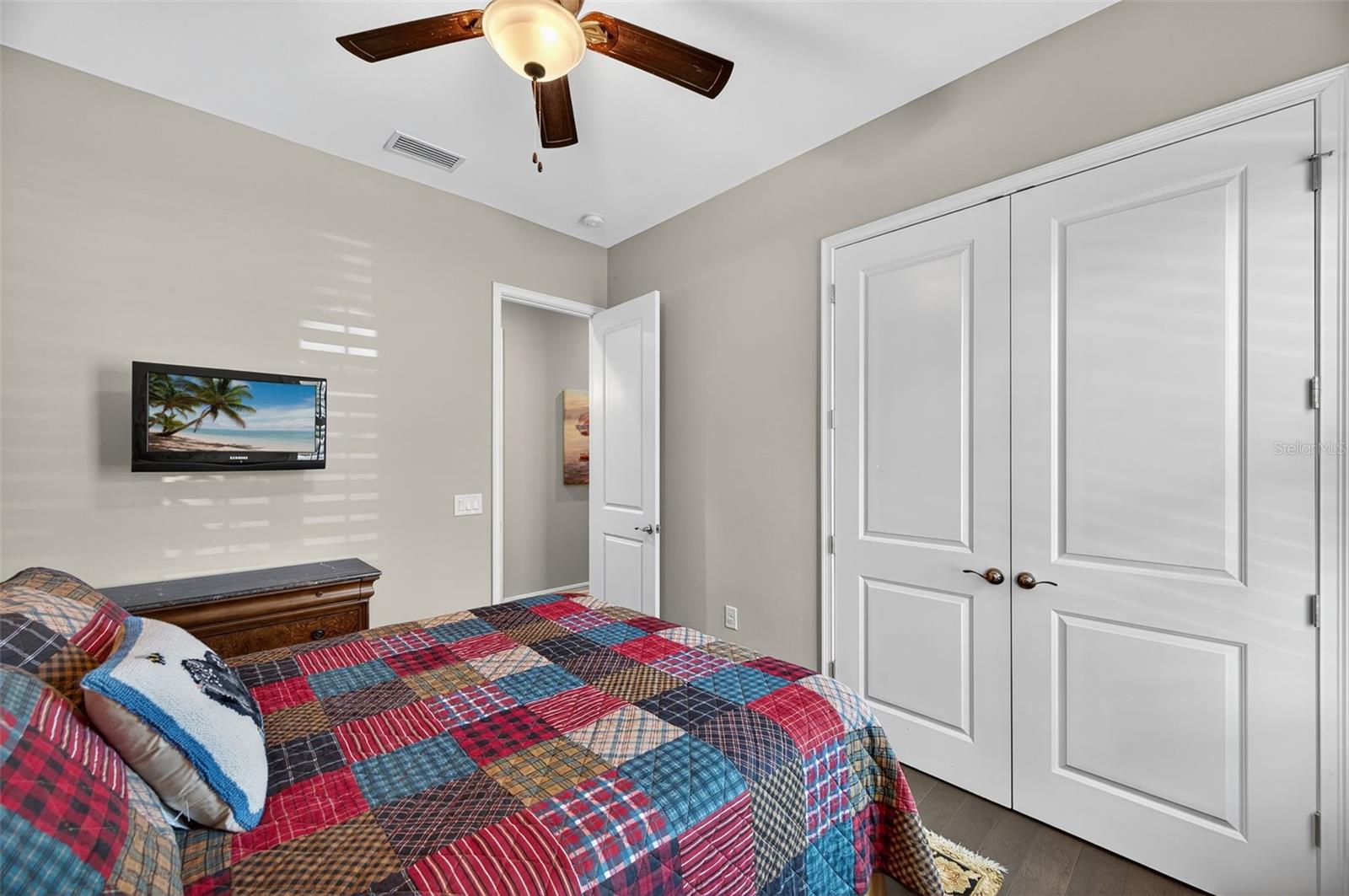 Listing photo id 41 for 4446 Ortona Lane