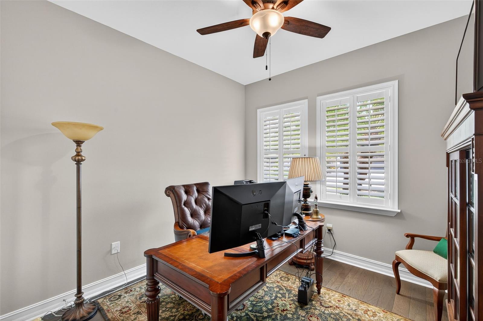 Listing photo id 44 for 4446 Ortona Lane