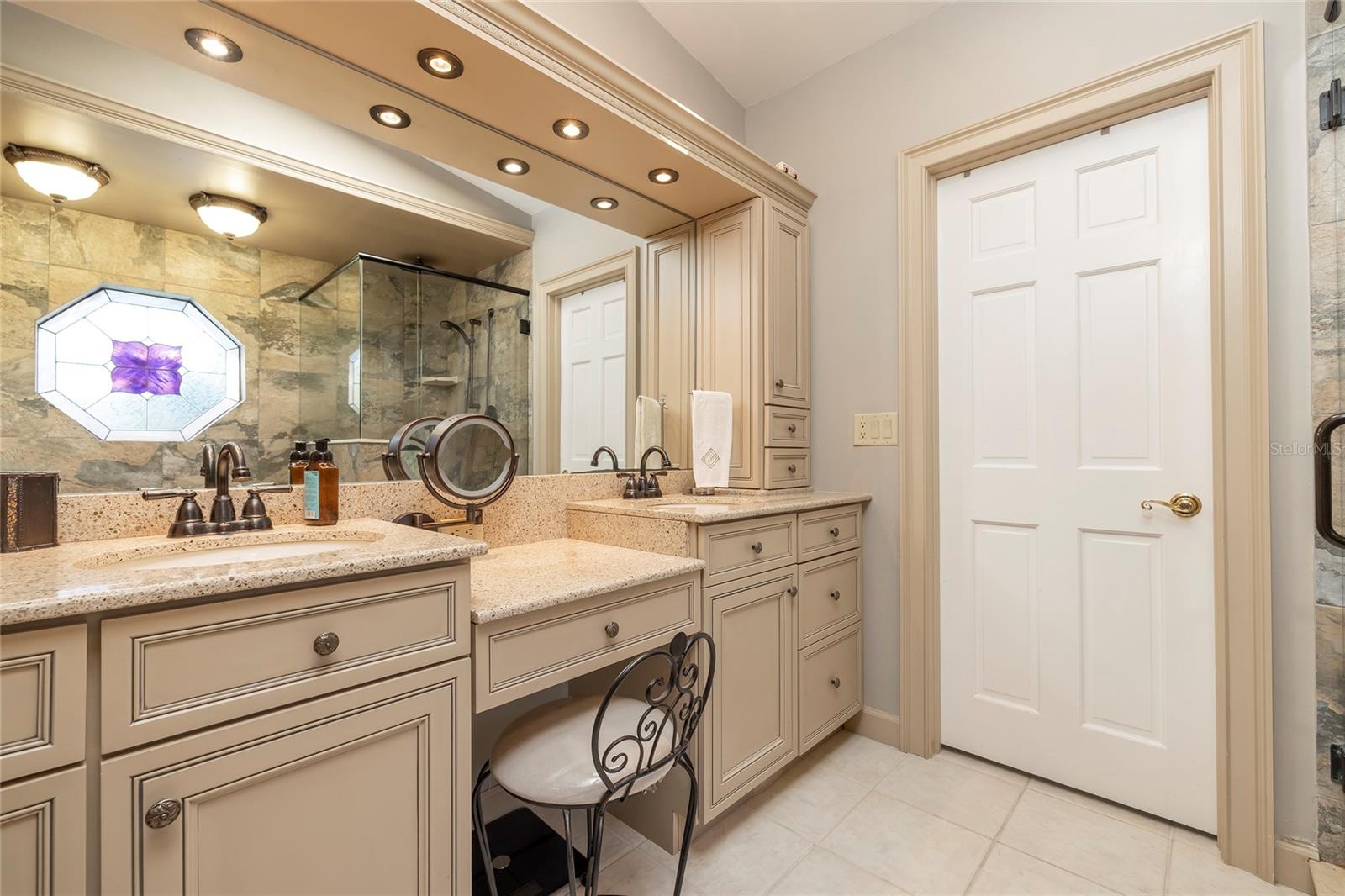 Listing photo id 8 for 761 Soundview Drive