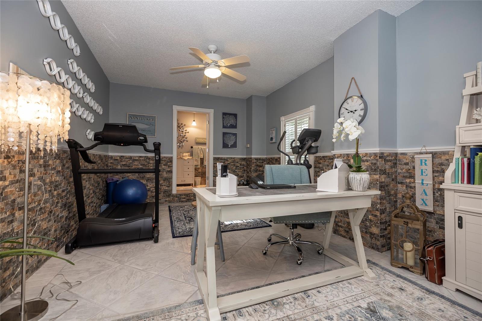 Listing photo id 10 for 761 Soundview Drive