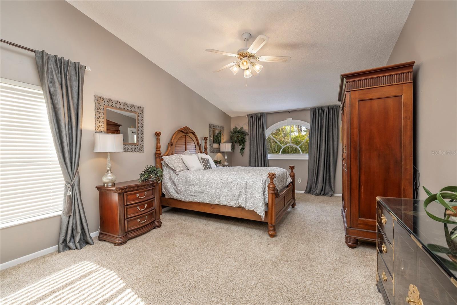 Listing photo id 15 for 761 Soundview Drive