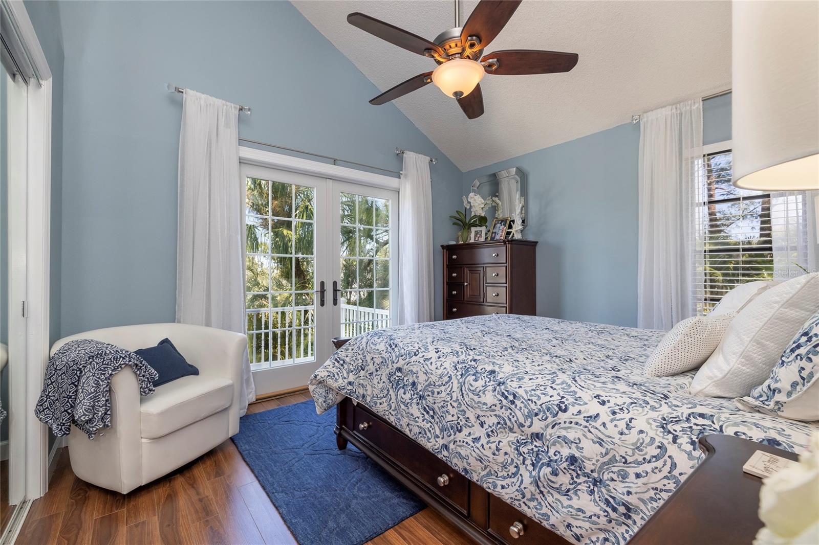 Listing photo id 16 for 761 Soundview Drive
