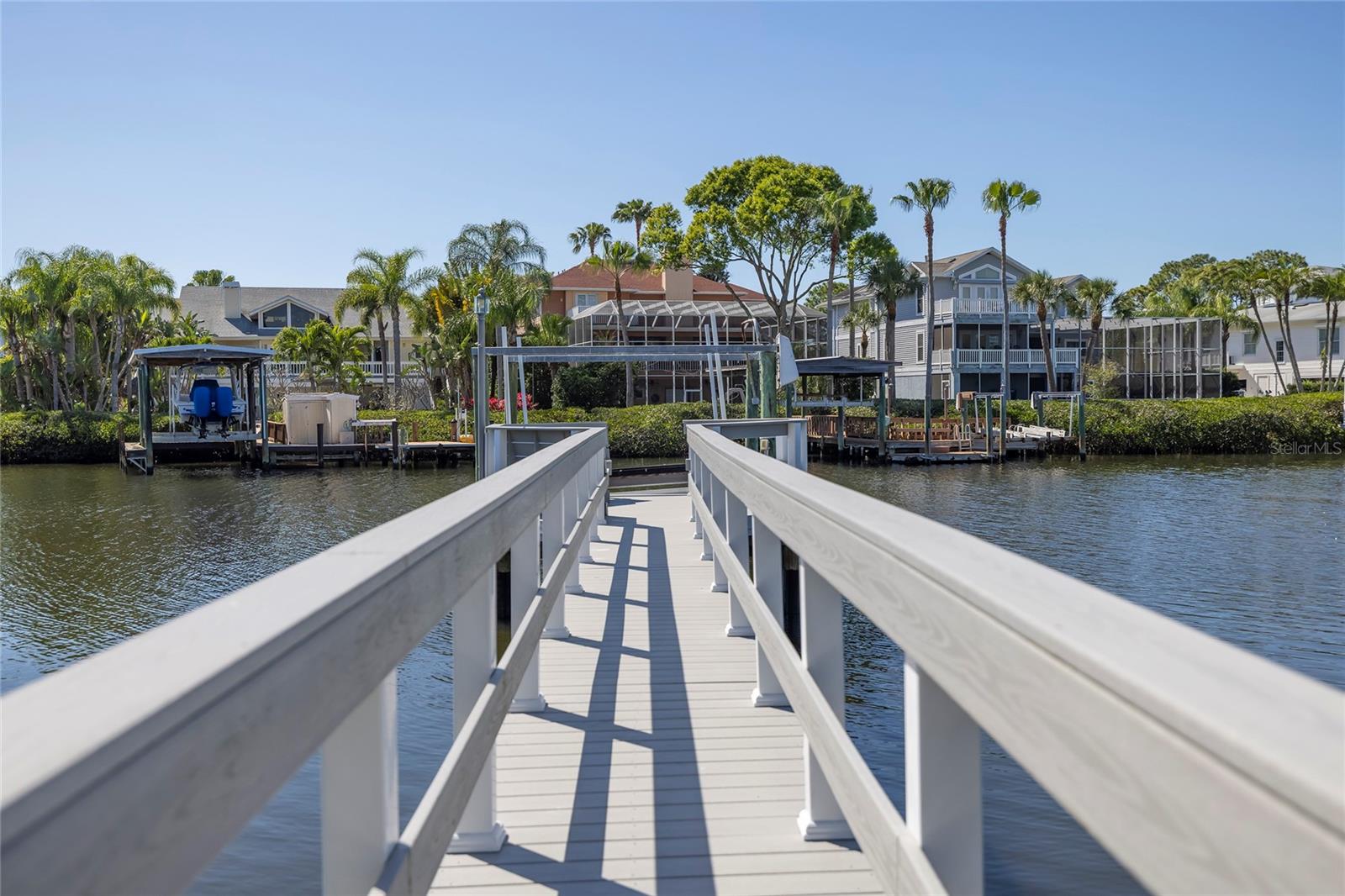 Listing photo id 0 for 761 Soundview Drive