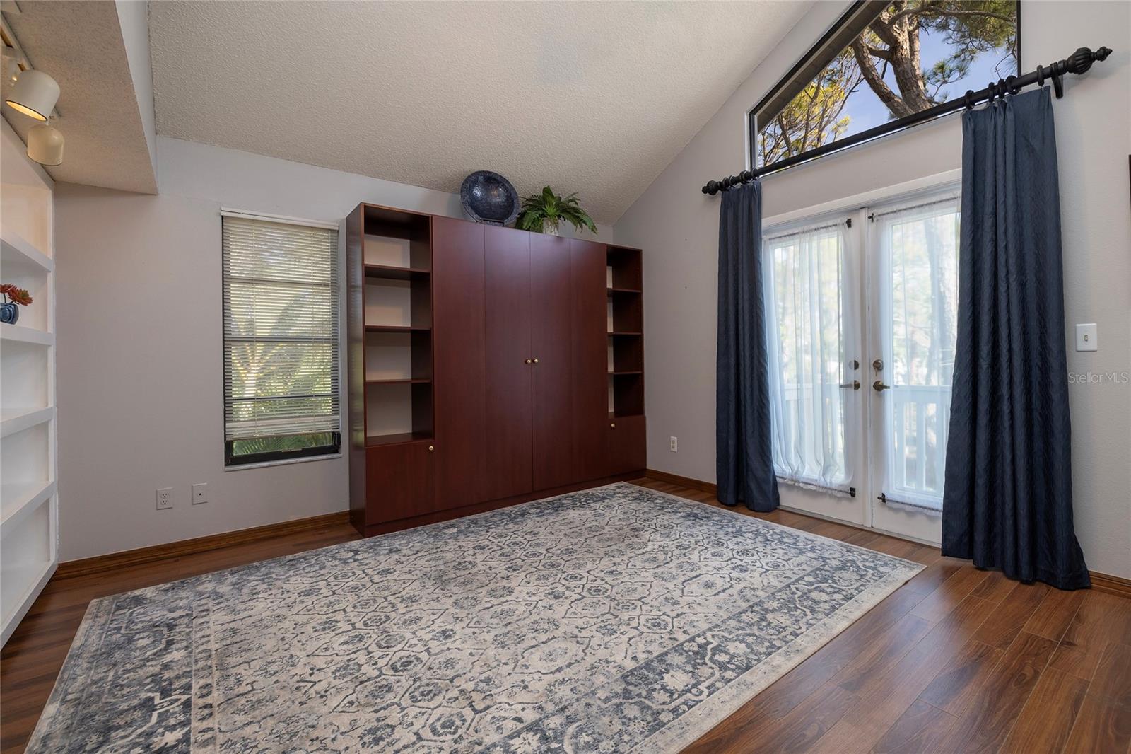 Listing photo id 18 for 761 Soundview Drive
