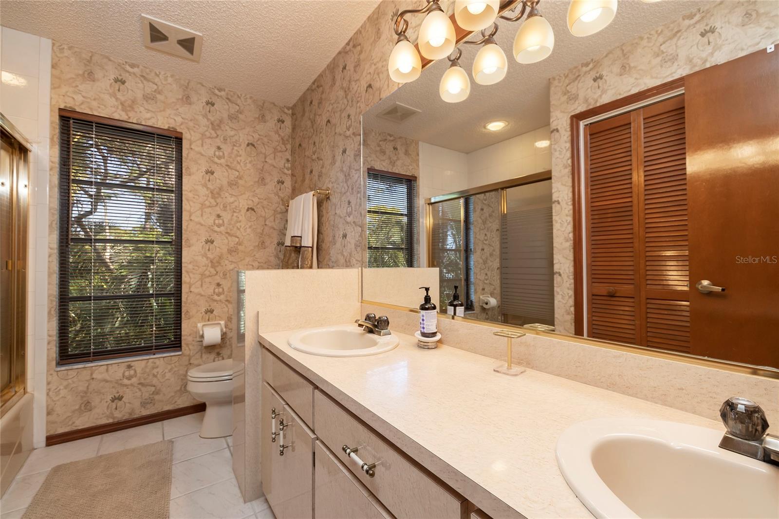 Listing photo id 19 for 761 Soundview Drive