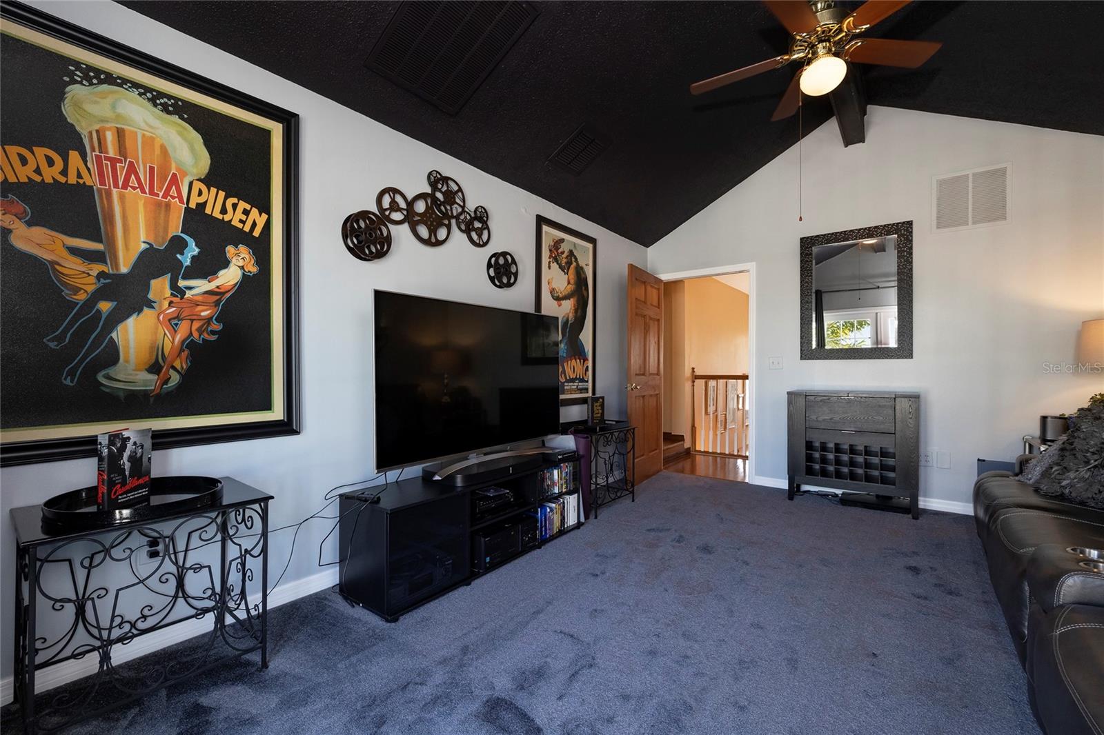 Listing photo id 20 for 761 Soundview Drive