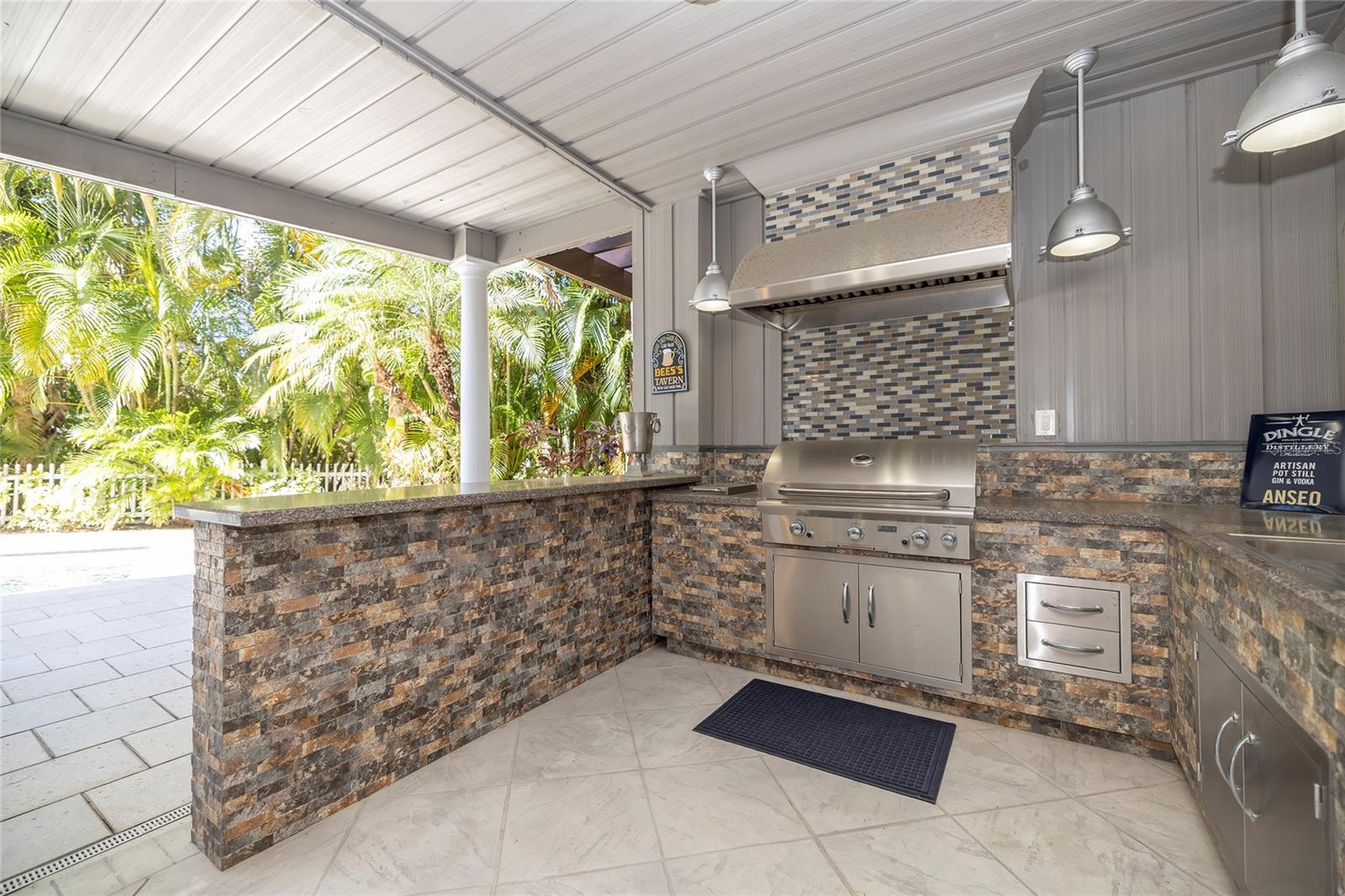 Listing photo id 23 for 761 Soundview Drive