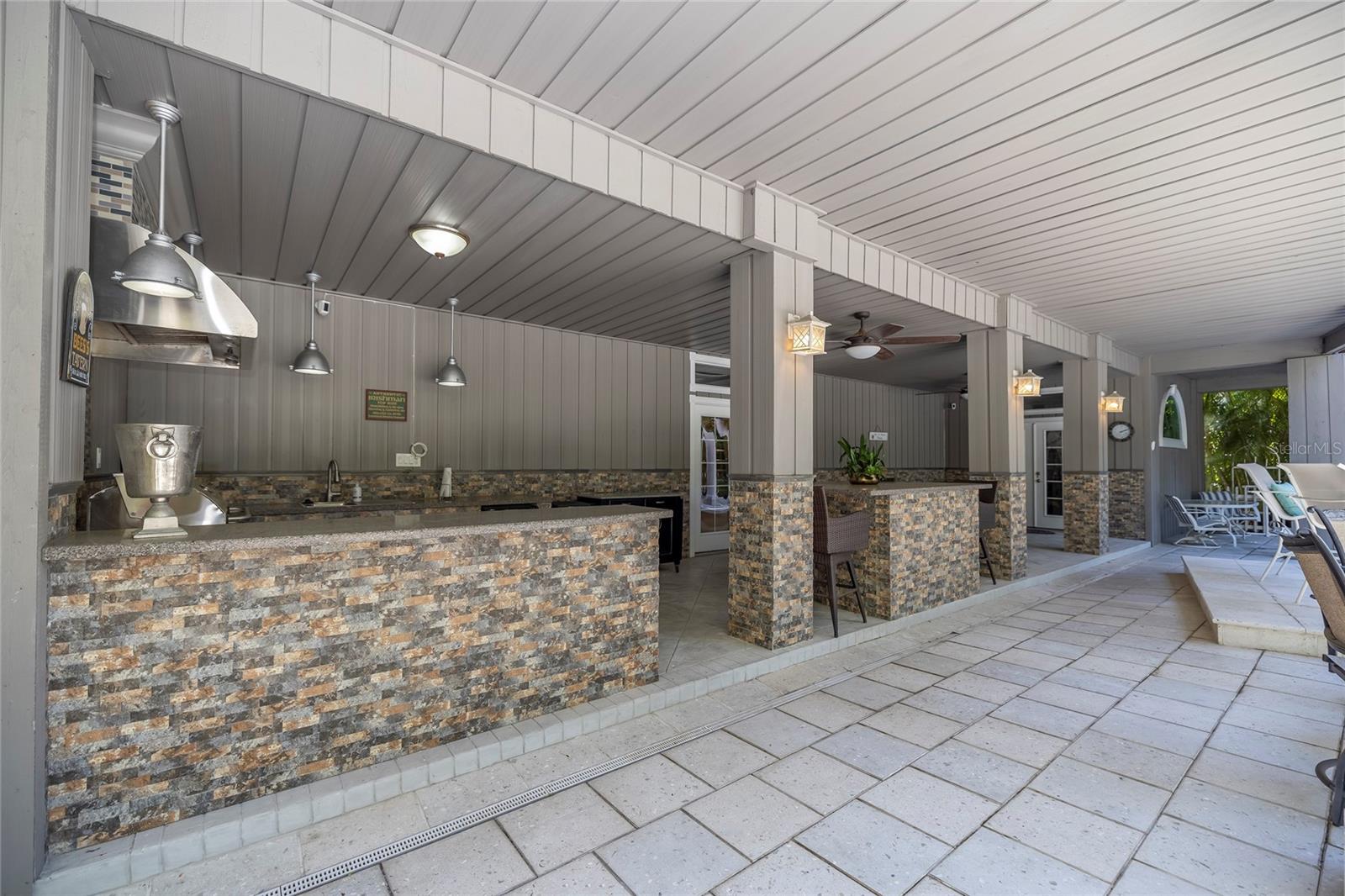 Listing photo id 24 for 761 Soundview Drive