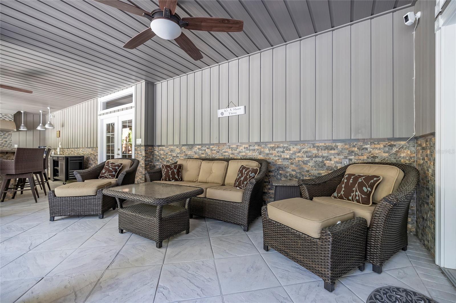 Listing photo id 25 for 761 Soundview Drive