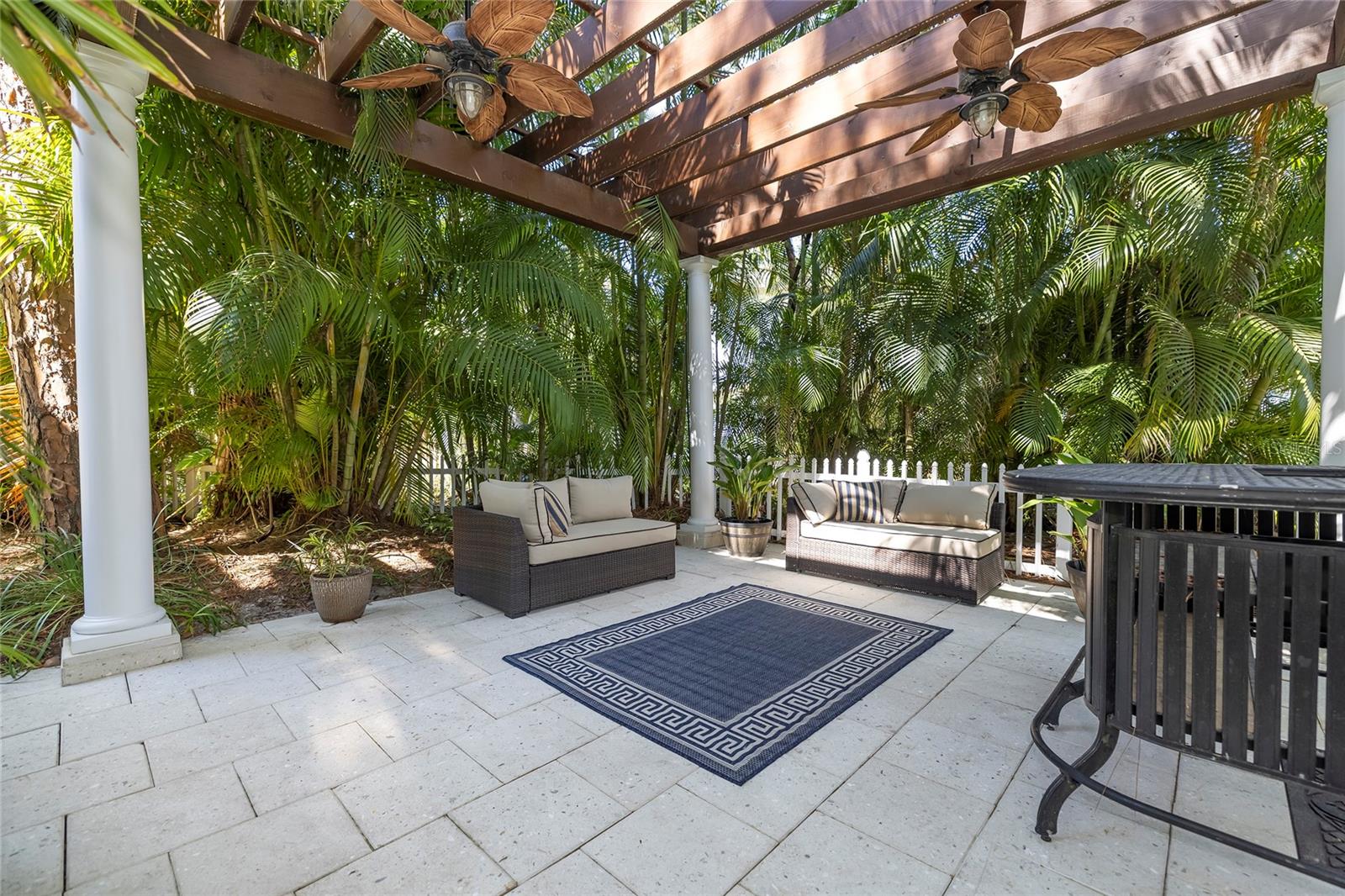 Listing photo id 27 for 761 Soundview Drive