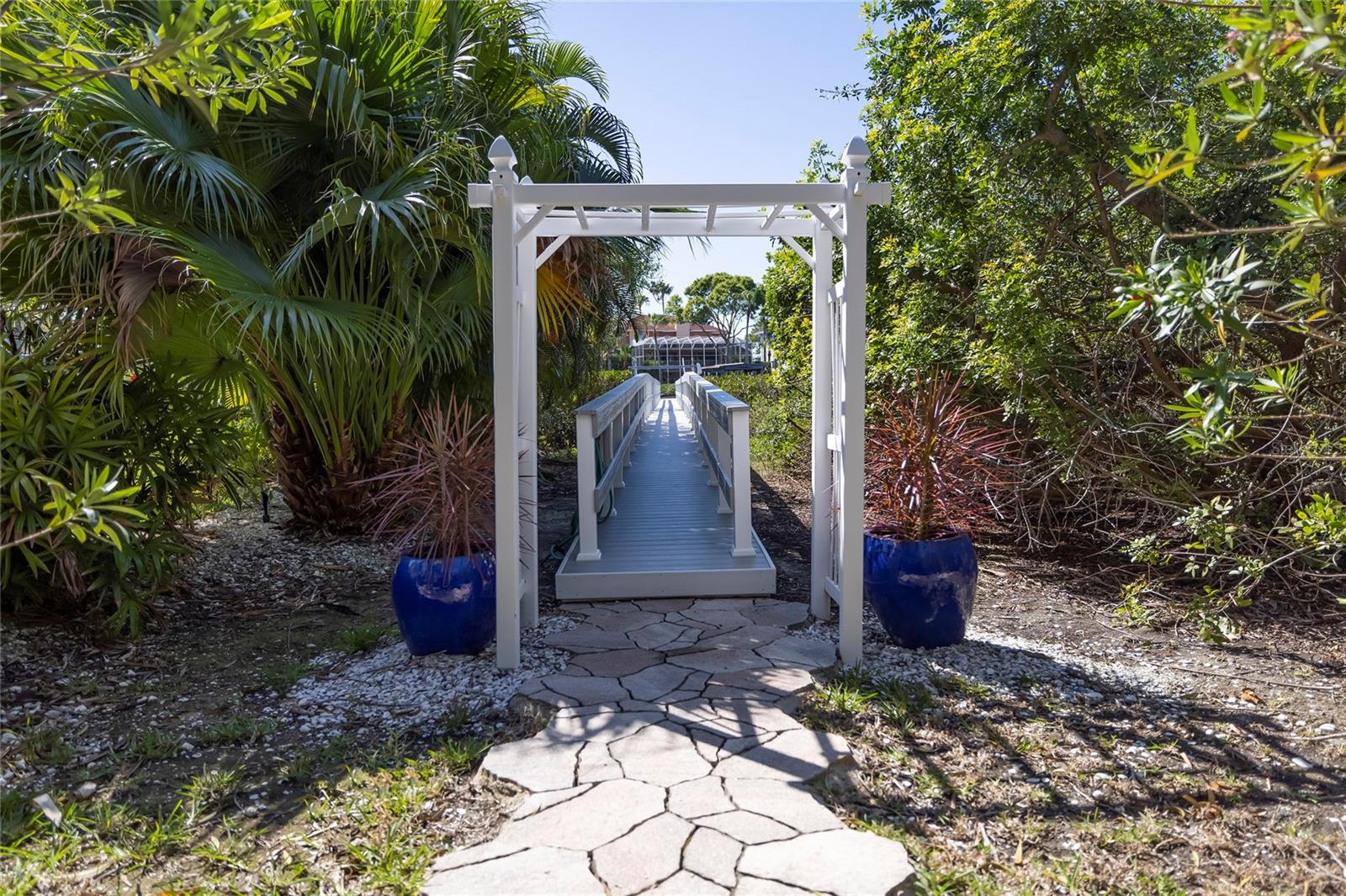 Listing photo id 32 for 761 Soundview Drive