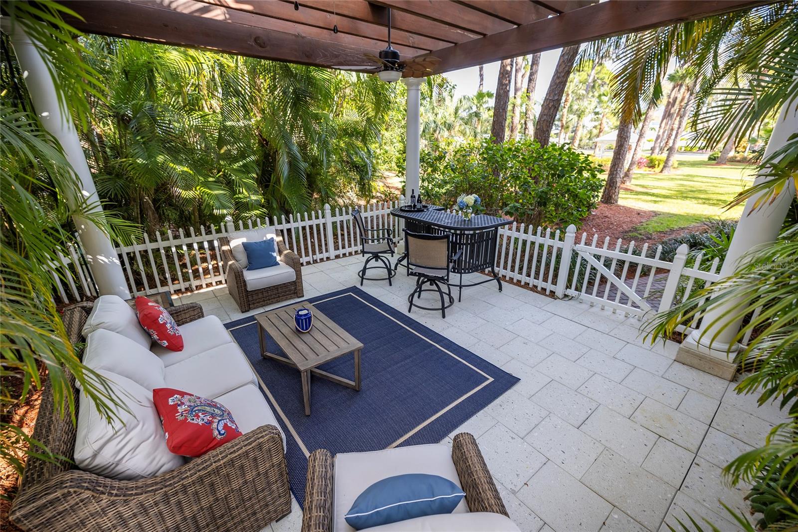 Listing photo id 40 for 761 Soundview Drive