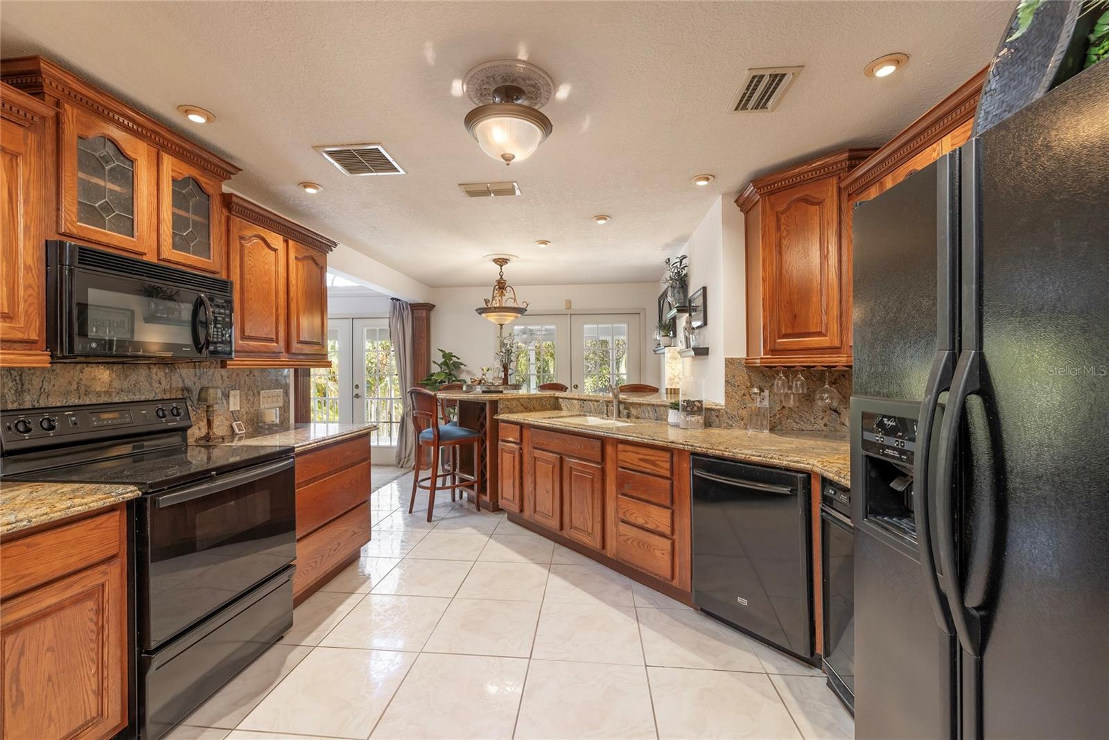 Listing photo id 4 for 761 Soundview Drive