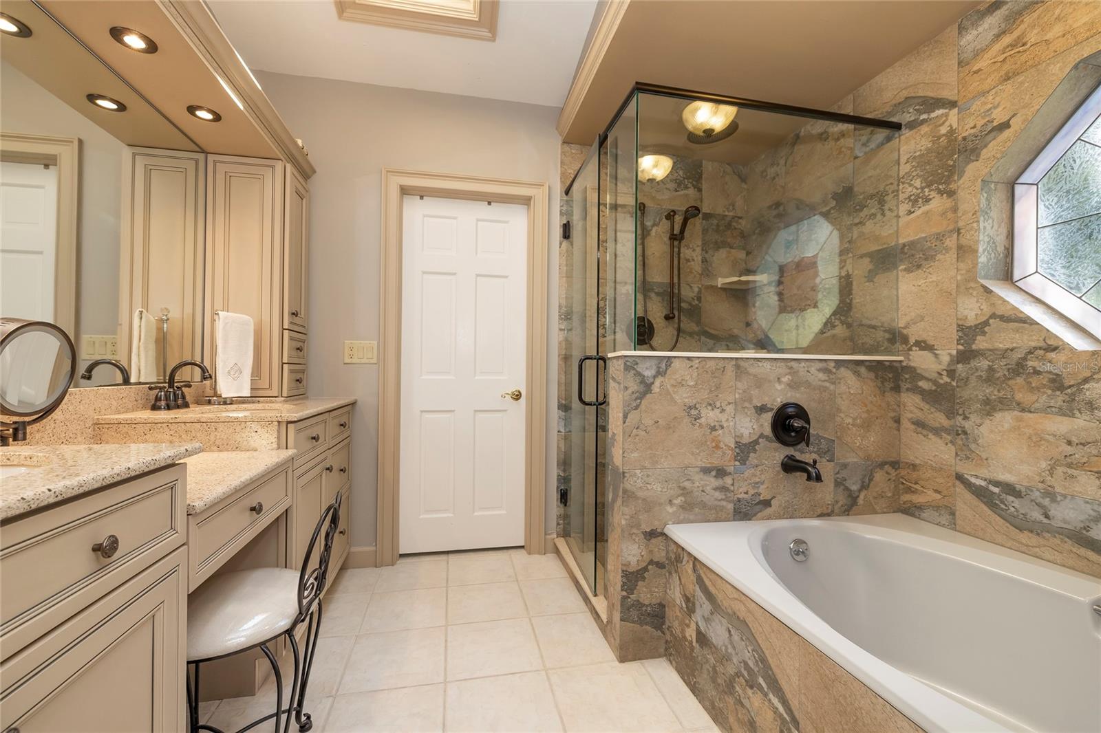 Listing photo id 7 for 761 Soundview Drive