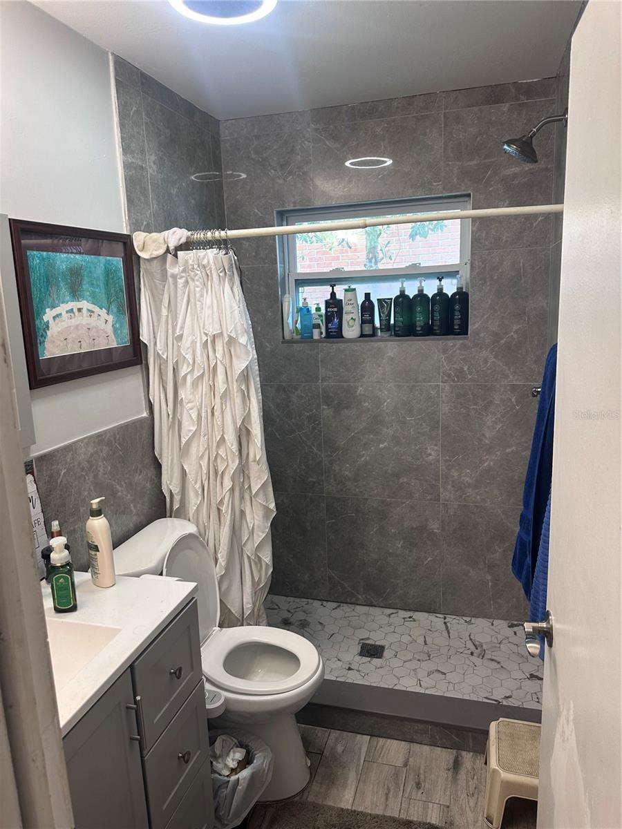 Image 5 of 9 For 705 5th Avenue Ne A