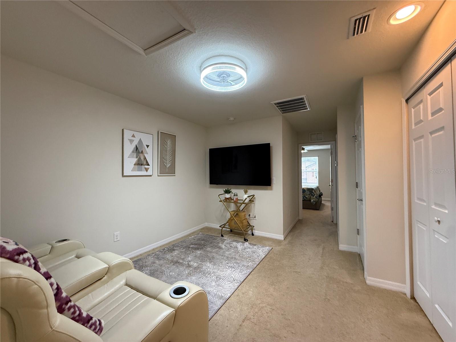 Image 11 of 21 For 9228 Hillcroft Drive