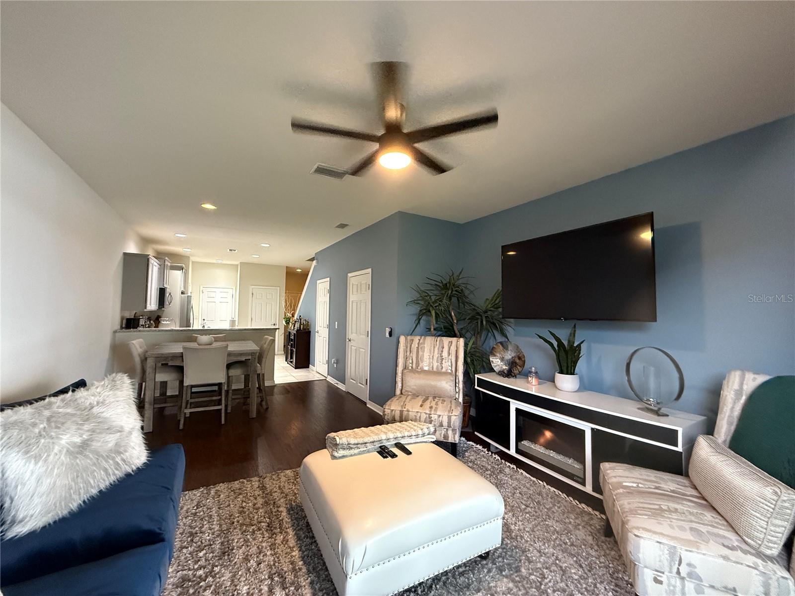 Image 4 of 21 For 9228 Hillcroft Drive