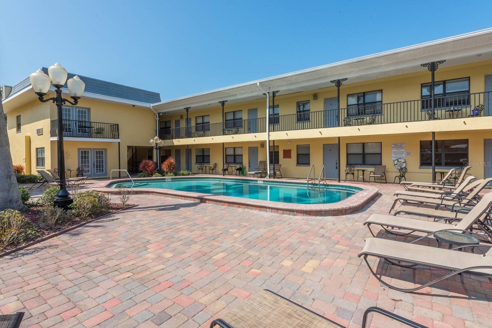 Image 14 of 43 For 16333 Gulf Boulevard 204
