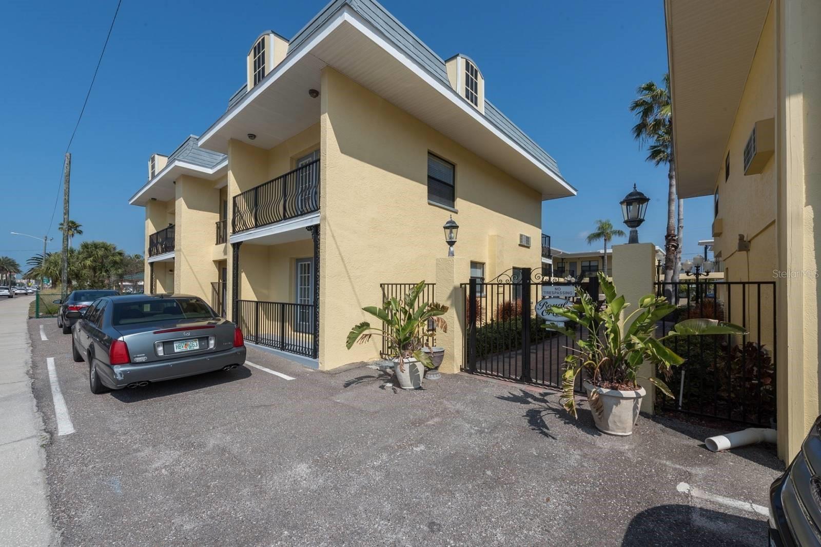 Image 5 of 43 For 16333 Gulf Boulevard 204