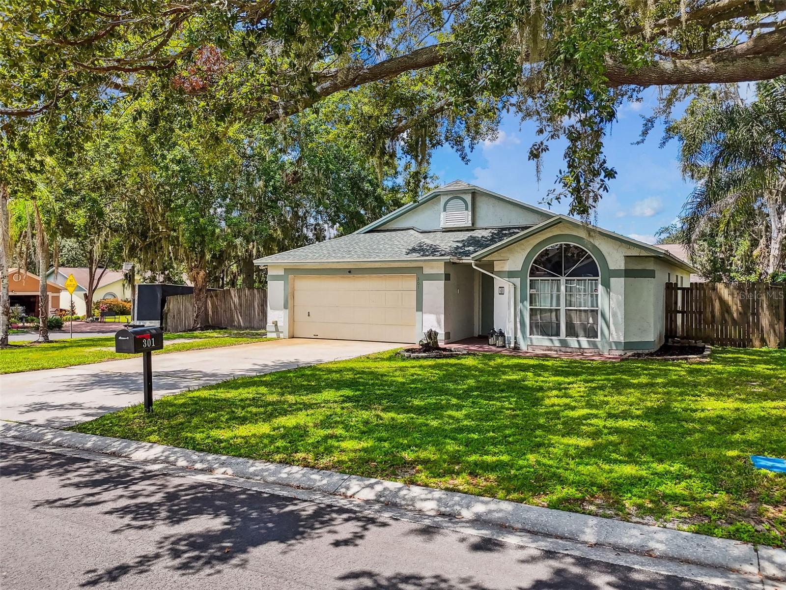 Details for 301 Sugar Creek Drive, PLANT CITY, FL 33563