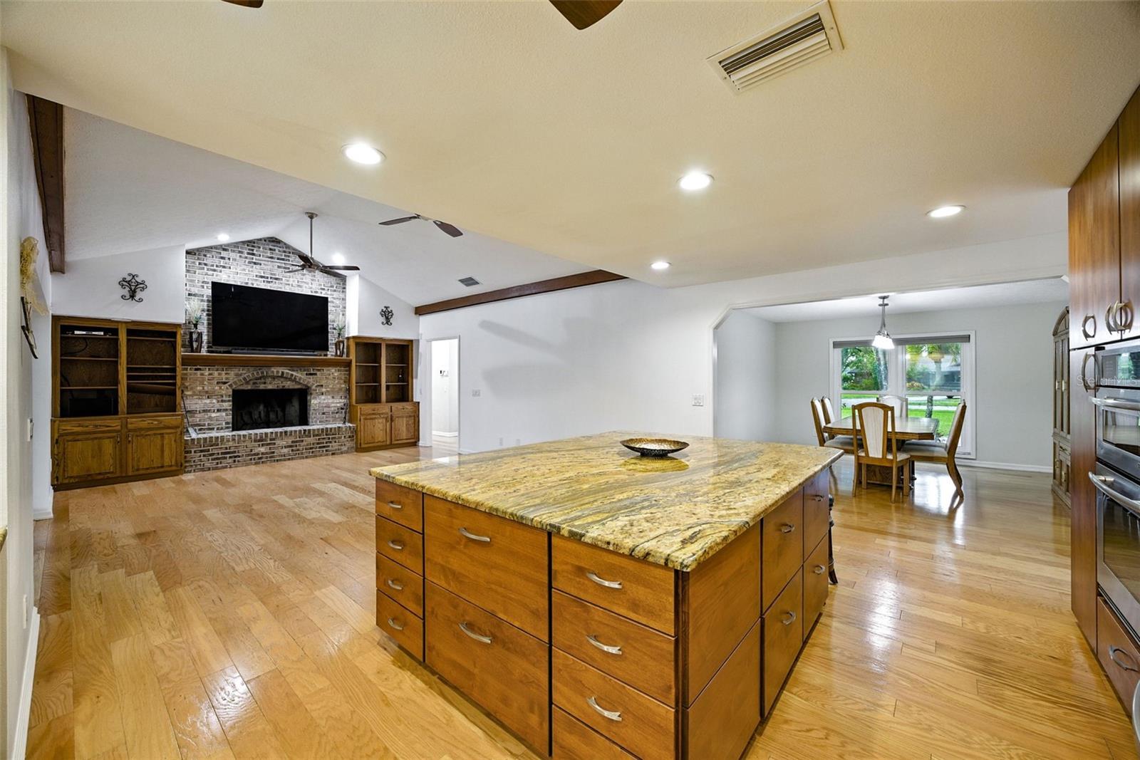 Listing photo id 11 for 10502 Lake Williams Drive